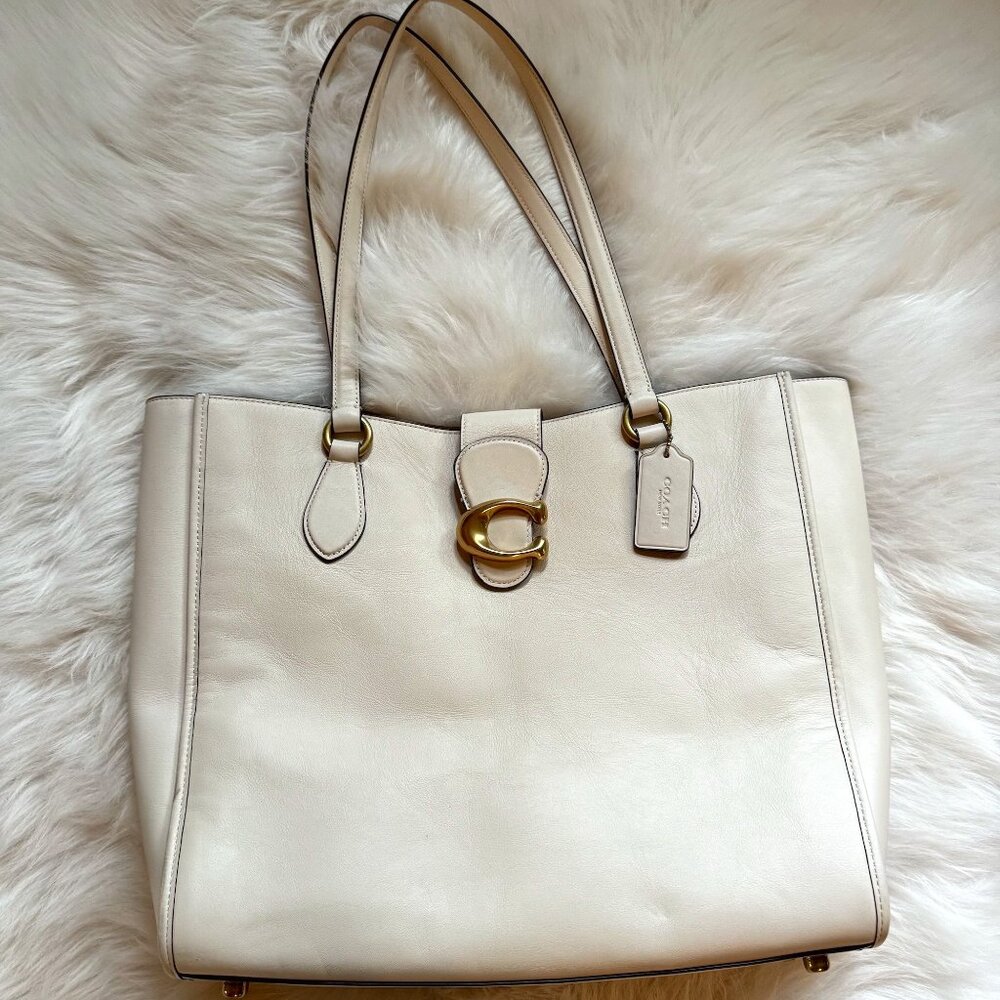 Coach Theo Tote – Off-White Elegance